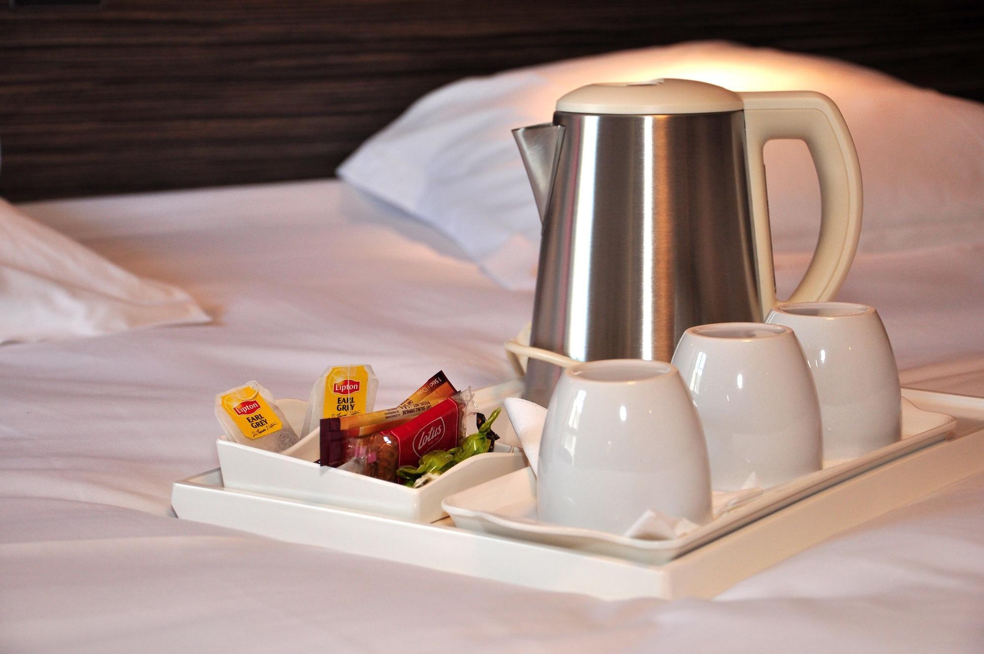 Logis Hotel A La Bonne Auberge لافال المظهر الخارجي الصورة