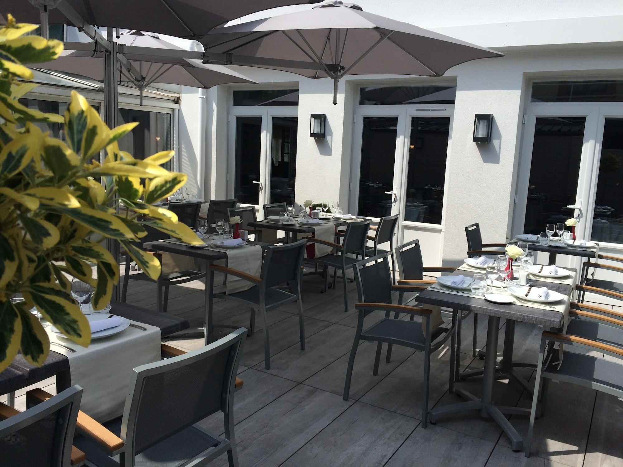 Logis Hotel A La Bonne Auberge لافال المظهر الخارجي الصورة