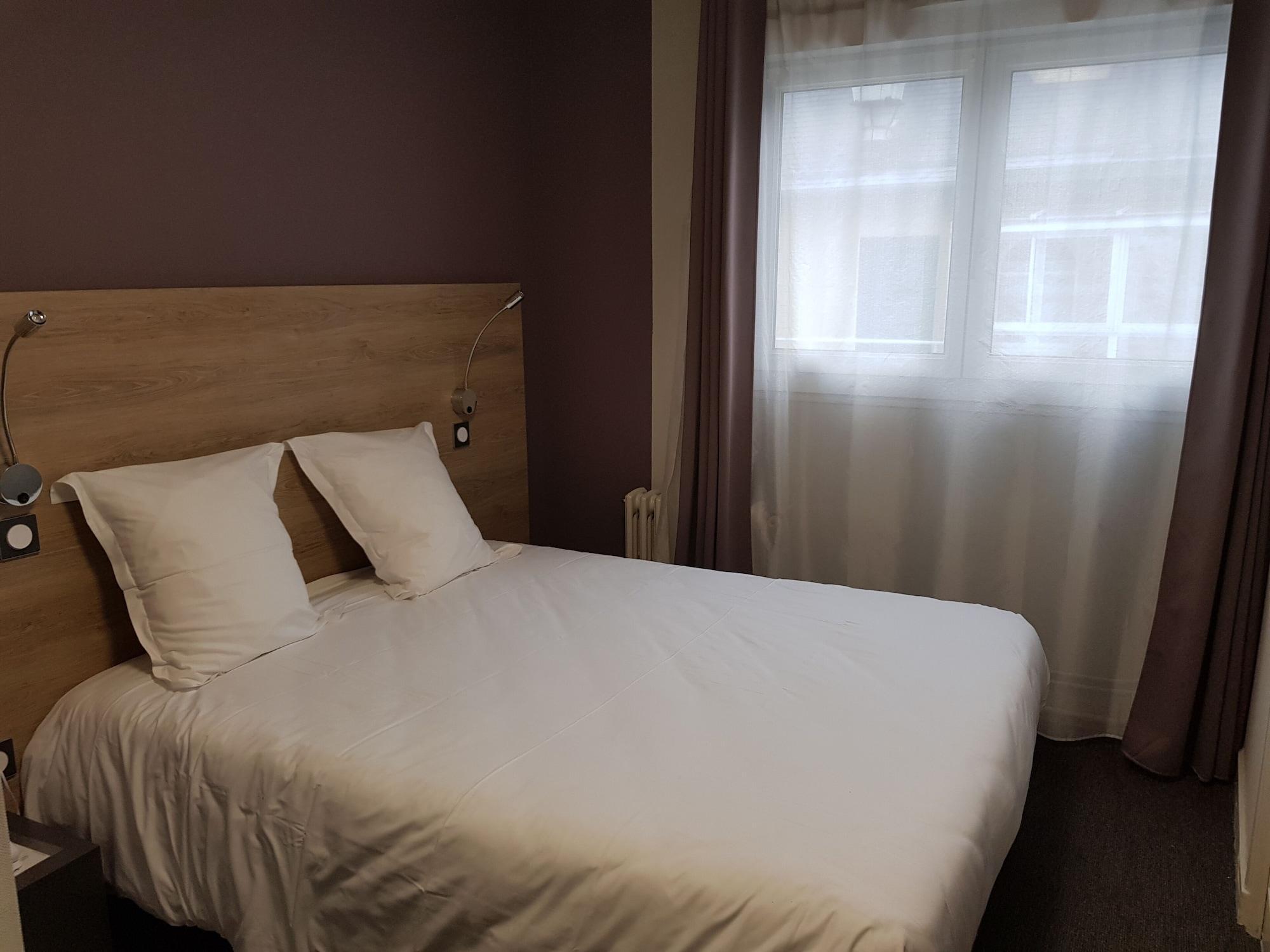 Logis Hotel A La Bonne Auberge لافال المظهر الخارجي الصورة