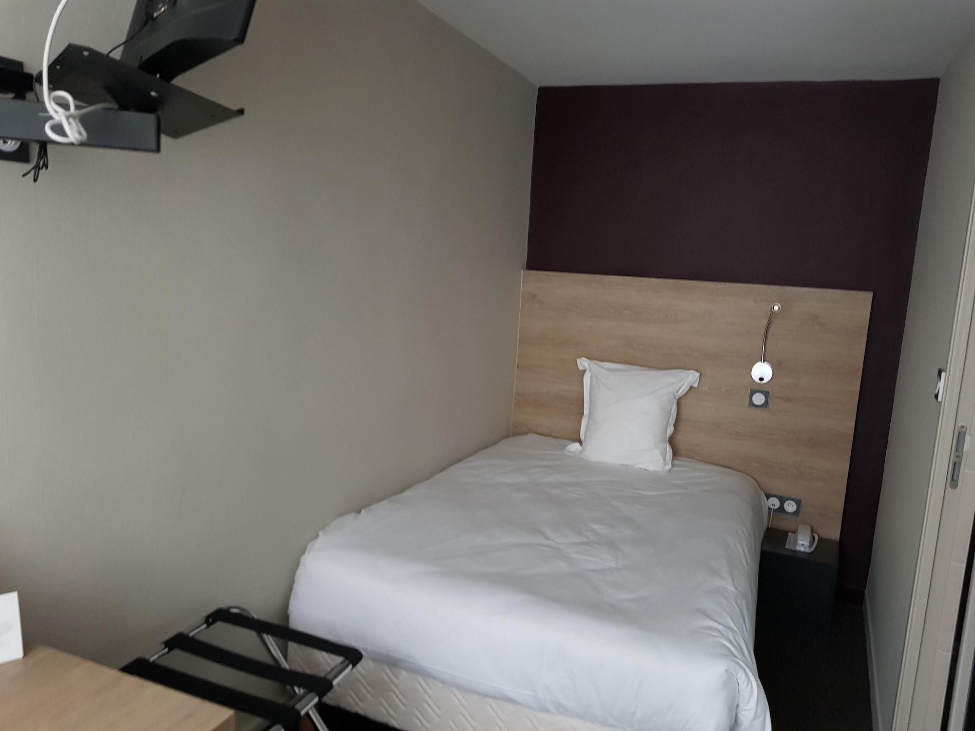 Logis Hotel A La Bonne Auberge لافال المظهر الخارجي الصورة