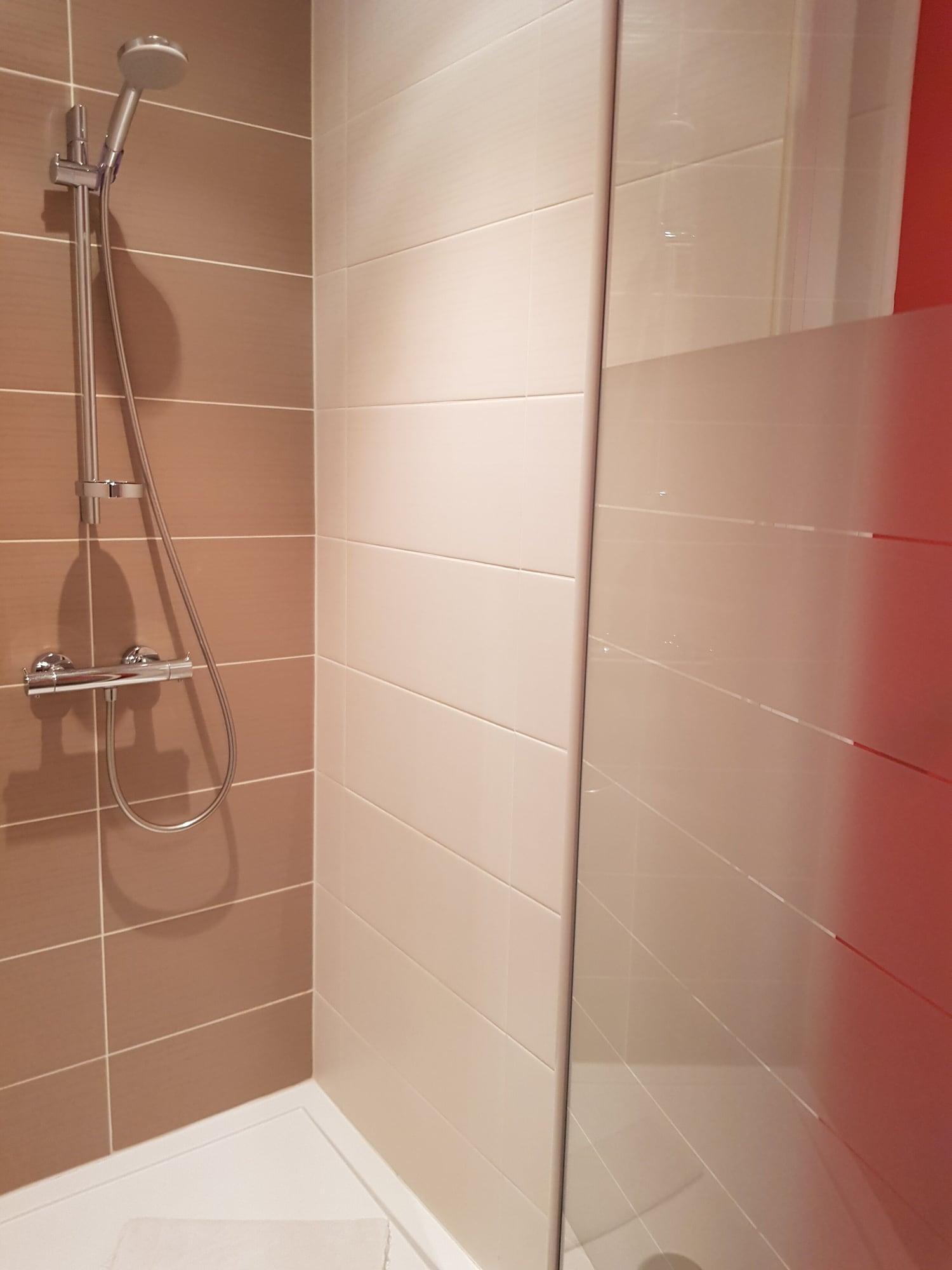 Logis Hotel A La Bonne Auberge لافال المظهر الخارجي الصورة