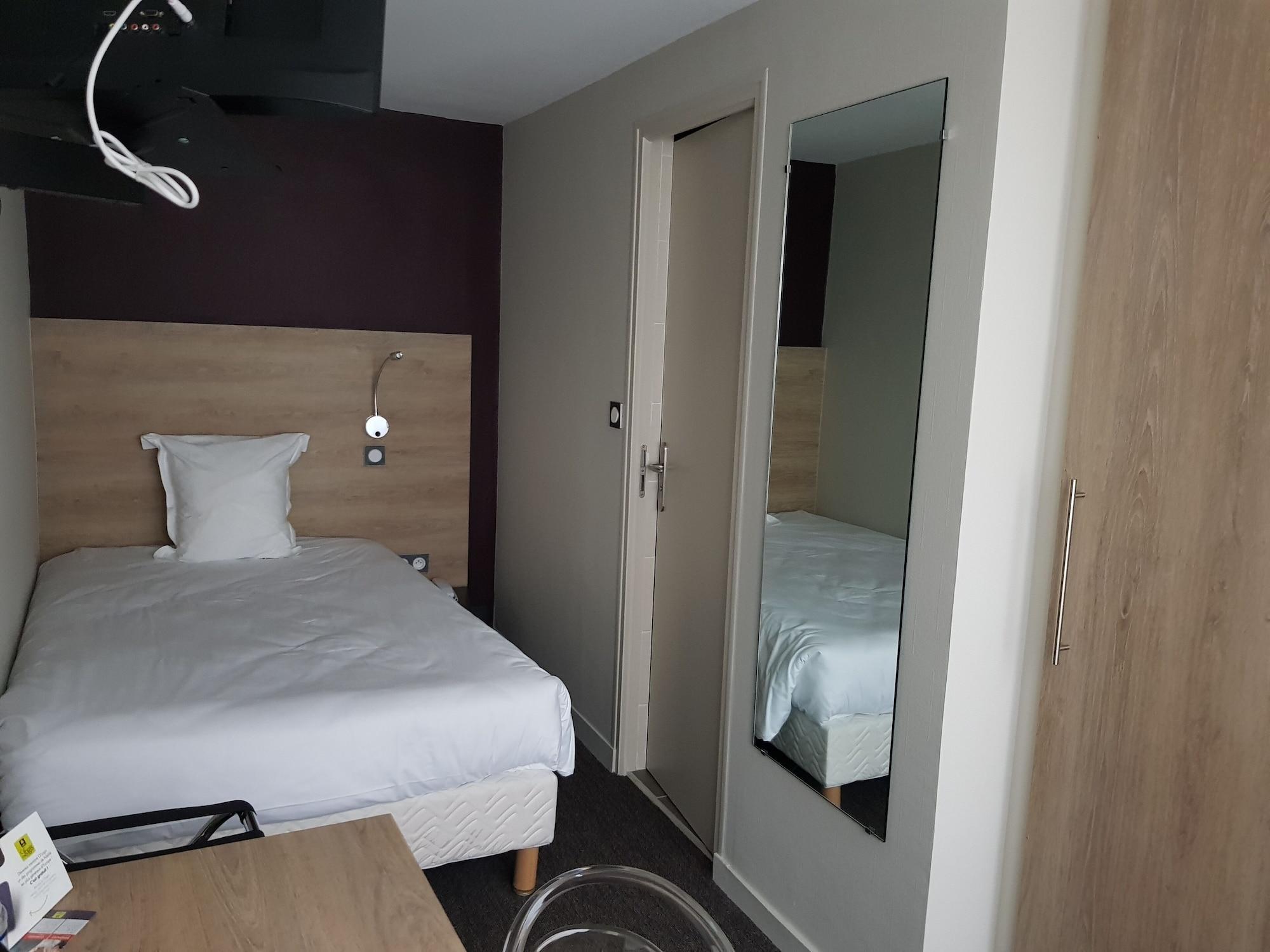 Logis Hotel A La Bonne Auberge لافال المظهر الخارجي الصورة