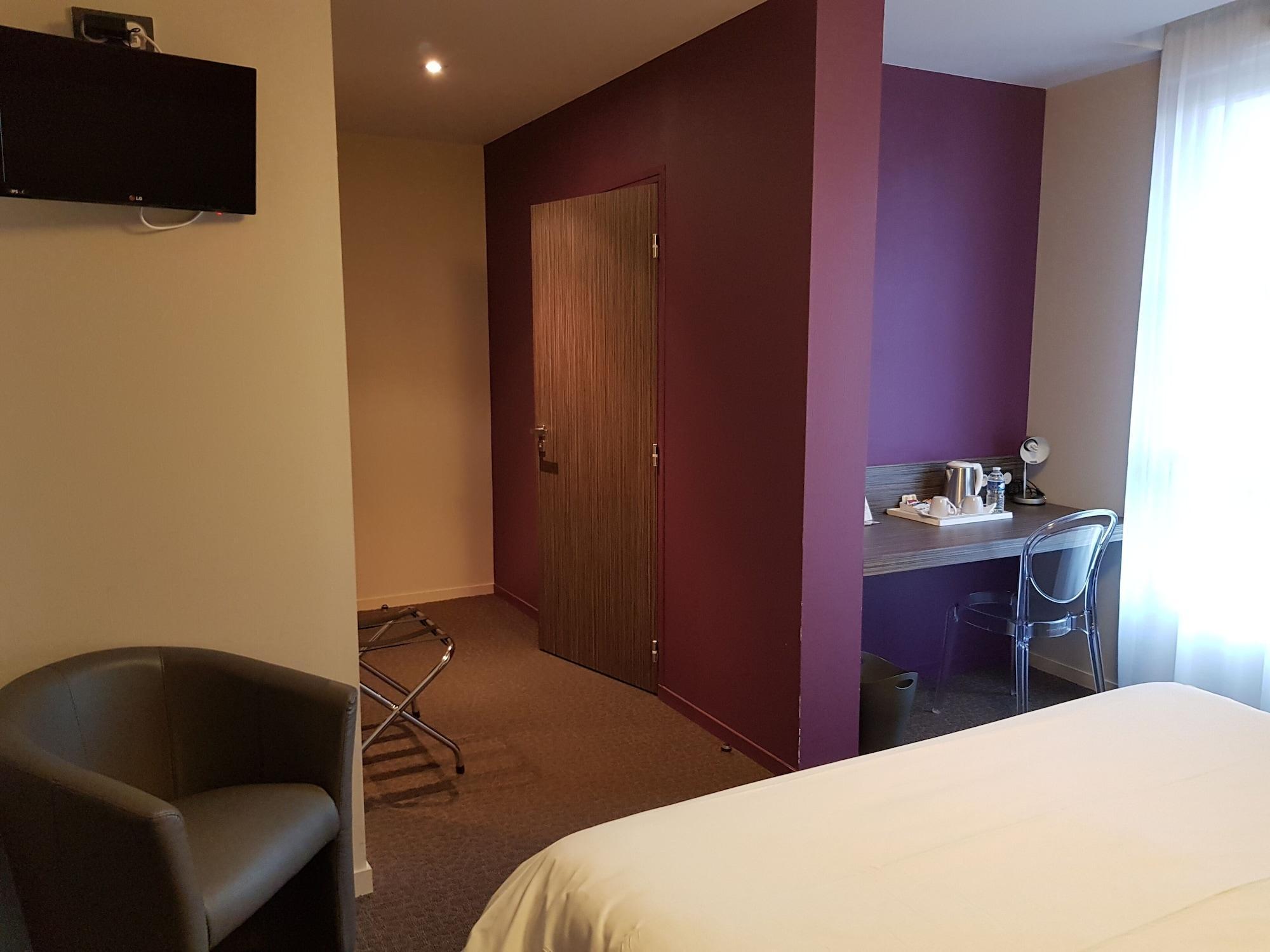 Logis Hotel A La Bonne Auberge لافال المظهر الخارجي الصورة