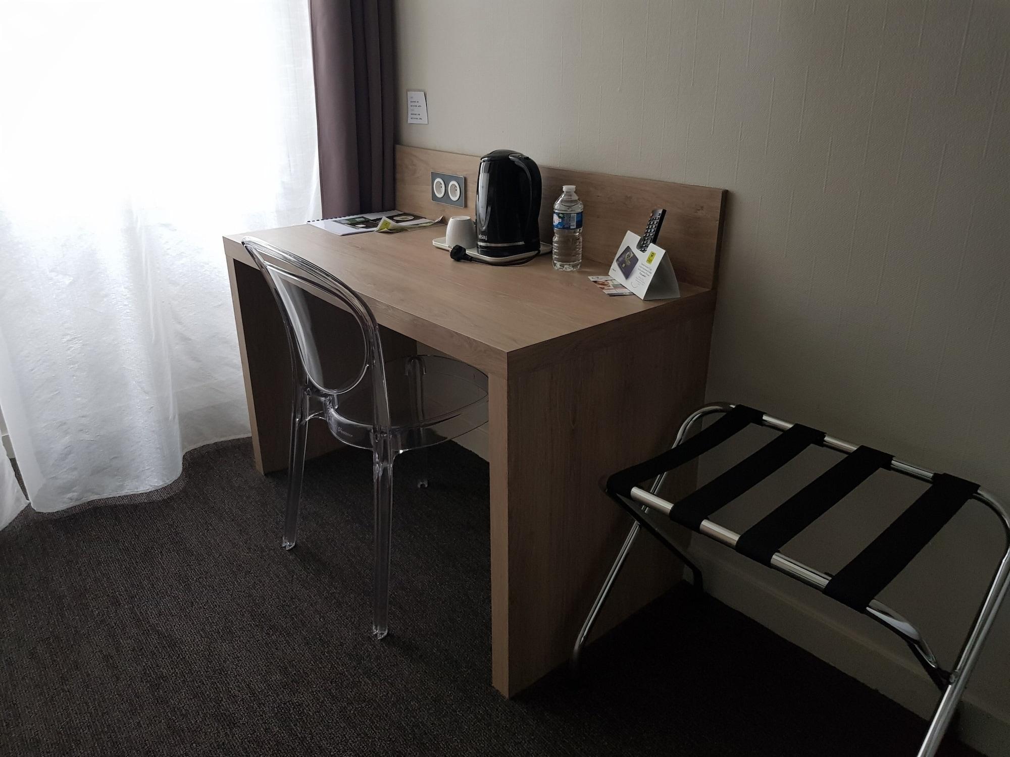 Logis Hotel A La Bonne Auberge لافال المظهر الخارجي الصورة